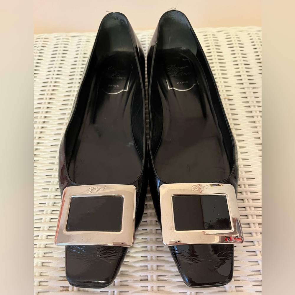 SOLD Authentic Roger Vivier flats